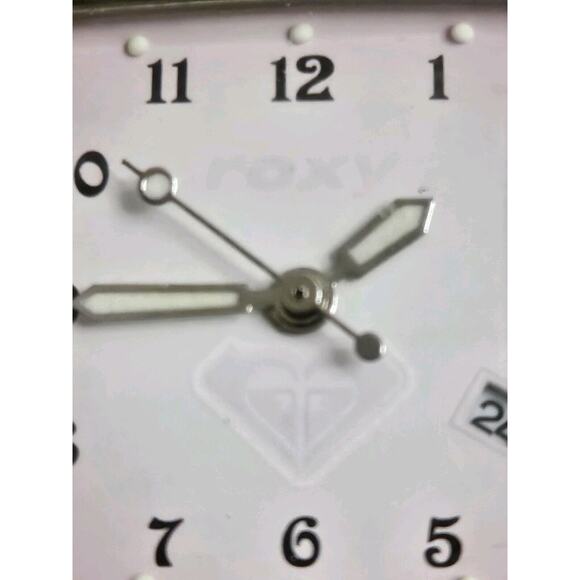 Ladies Pink Roxy Watch Soft Leather Band With Rivets Very Stylish - Picture 4 of 12